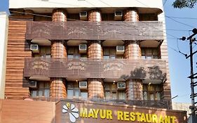 Mayur By Roomsinc